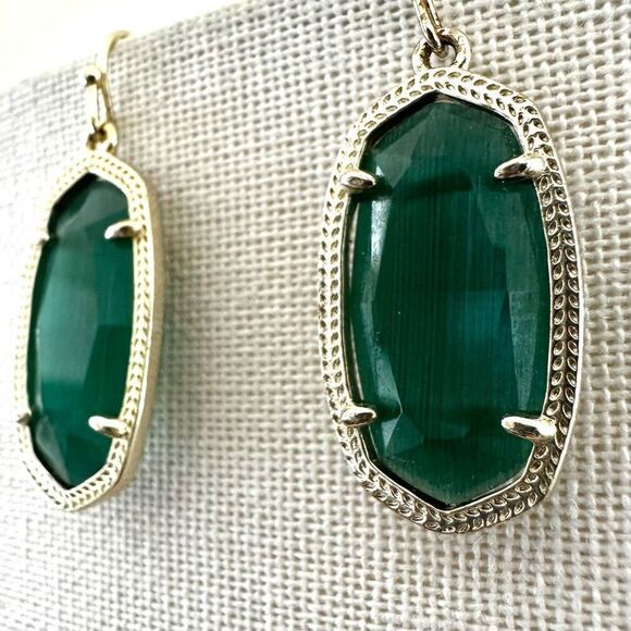 Kendra Scott Dani earrings in gold and emerald cat's eye - Picture 2 of 9